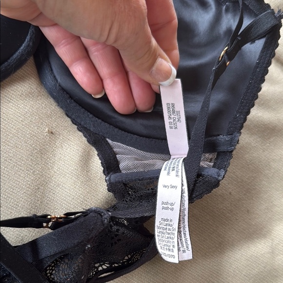 Victoria’s Secret, Very Sexy, Push-Up, Strappy Black Lace Bra, Size 32D, Used - Picture 8 of 11